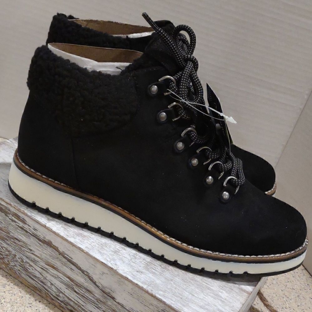 Comfy Black Booties Size 8.     BX